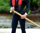  Très en vue avec sa démonstration de pilote d'hélico, le prince William a également remporté la course de bateau-dragon aux dépens de l'équipage mené par sa femme Kate ! 
 Le prince William et la duchesse Catherine de Cambridge poursuivaient  leur Royal Tour 2011 du Canada lundi 4 juillet 2011 du côté de l'Île du  Prince Edouard. 