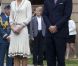 Une petite robe Sarah Burton pour Alexander McQueen, et voilà comment Kate Middleton rime de plus en plus avec icône. 
 Le prince William et la duchesse Catherine de Cambridge poursuivaient  leur Royal Tour 2011 du Canada lundi 4 juillet 2011 du côté de l'Île du  Prince Edouard. 
