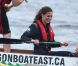  Un duel à la pagaie, des câlins et des regards complices : William et Kate ont adoré leur journée dans la grisaille à l'île du prince Edward. 
 Le prince William et la duchesse Catherine de Cambridge poursuivaient  leur Royal Tour 2011 du Canada lundi 4 juillet 2011 du côté de l'Île du  Prince Edouard. 