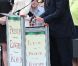  Une petite robe Sarah Burton pour Alexander McQueen, et voilà comment Kate Middleton rime de plus en plus avec icône. 
 Le prince William et la duchesse Catherine de Cambridge poursuivaient  leur Royal Tour 2011 du Canada lundi 4 juillet 2011 du côté de l'Île du  Prince Edouard. 