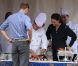 Le prince William et la duchesse Catherine de Cambridge, dans le cadre de leur Royal Tour, ont passé le lundi 4 juillet 2011 dans la région de l'île du prince Edward : atelier préparation du homard ! 