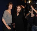 Jane Birkin et Lama Atassi au grand meeting organisé pour une Syrie démocratique, le 4 juillet 2011.