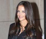Le 4 juillet Katie Holmes était à Miami... Le 5 juillet, elle est à Paris et elle reste toujours aussi pimpante et souriante. Paris, 5 juillet 2011