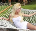 Zahia Dehar en vacances à Saint-Tropez en 2010.