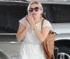 Reese Witherspoon fait un sans faute avec sa robe blanche sexy et estivale qu'elle arbore lors d'une séance shopping à Los Angeles, le 7 juillet 2011