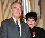 Liza Minnelli, émue et épinglée devant Line Renaud