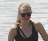Amanda Seyfried détendue à Venice Beach, à Los Angeles, le 11 juillet 2011.