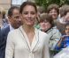 En parfaite tenue Alexander McQueen, Kate Middleton incarne l'élégance british