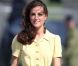 Lumineuse et estivale, Kate Middleton confirme son coup de coeur pour Jenny Packham en portant une création de la maison britannique lors de son voyage officiel.