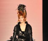 Mylène Farmer défile pour Jean-Paul Gaultier, le 6 juillet 2011.