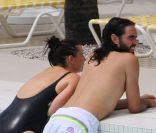 Russell Brand, surpris avec une amie à Miami, vendredi 8 juillet 2011.