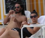 Russell Brand, surpris avec une amie à Miami, vendredi 8 juillet 2011.