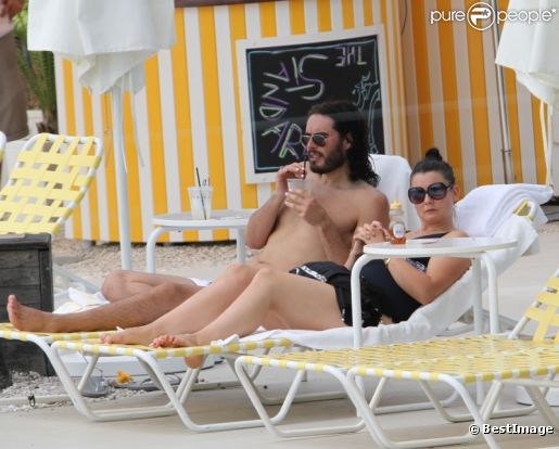Russell Brand, surpris avec une amie à Miami, vendredi 8 juillet 2011.