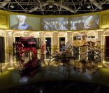 Pendant que Stéphane Bern expose le mariage princier au Musée Océanographique, le Forum Grimaldi propose une plongée dans les fastes des maisons royales d'Europe.