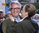 Exclu des cérémonies de la Fête nationale suivies par la famille royale, le prince Laurent de Belgique s'est rabattu sur un concert public, Place du Jeu de la balle, à Bruxelles, le 21 juillet 2011. Son épouse la princesse Claire a profité de cete apparition publique pour montrer sa solidarité et son amour envers son mari controversé.
