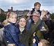 Exclu des cérémonies de la Fête nationale suivies par la famille royale, le prince Laurent de Belgique s'est rabattu sur un concert public, Place du Jeu de la balle, à Bruxelles, le 21 juillet 2011. Son épouse la princesse Claire a profité de cete apparition publique pour montrer sa solidarité et son amour envers son mari controversé.
