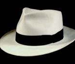 Deux chapeaux de Michael Jackson seront mis en vente le 18 octobre 2011 à Paris, par l'hôtel des ventes Drouot-Richelieu.