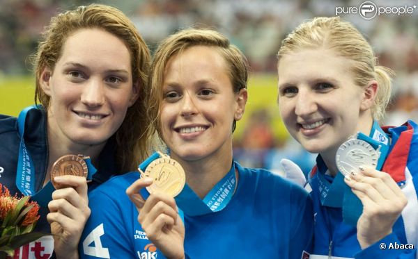 Mondiaux de natation de Shanghai 2011. Comme sur 400m nage libre (photo du podium), Federica Pellegrini a conservé son titre sur 200m nage libre et la Française Camille Muffat a pris la médaille de bronze, le 27 juillet 2011. 