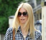 Claudia Schiffer se balade dans les rues de Londres. Le 4 mai 2011.<br />