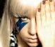 Dans le clip de  Just Dance , Lady Gaga rend hommage à David Bowie (sur la pochette d' Aladdin Sane , album sorti en 1973) en se dessinant un éclair sur le visage. 