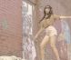 Shy'm profite de la chaleur de l'été new-yorkais pour faire la fête dans le clip de  Tourne , quatrième extrait de l'album  Prendre l'air . Quitte à prendre l'eau et à fnir toute mouillée avec son apollon !
