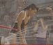 Shy'm profite de la chaleur de l'été new-yorkais pour faire la fête dans le clip de  Tourne , quatrième extrait de l'album  Prendre l'air . Quitte à prendre l'eau et à fnir toute mouillée avec son apollon !