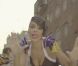 Shy'm profite de la chaleur de l'été new-yorkais pour faire la fête dans le clip de  Tourne , quatrième extrait de l'album  Prendre l'air . Quitte à prendre l'eau et à fnir toute mouillée avec son apollon !