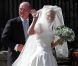 Zara Phillips accompagnée de son papa Mark lors de son mariage à Edimbourg, en Ecosse, le samedi 30 juillet 2011.