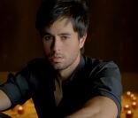 Extrait du clip Ayer, d'Enrique Iglesias.
