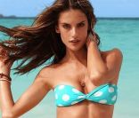 Alessandra Ambrosio présente la collection de maillots de bain Victoria's Secret