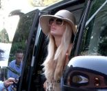 Paris Hilton arrive à son hôtel de Saint-Tropez, mercredi 3 août 2011.