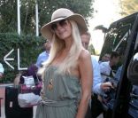 Paris Hilton arrive à son hôtel de Saint-Tropez, mercredi 3 août 2011.