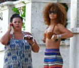 Rihanna en vacances à la Barbade le 8 août 2011