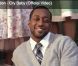 Jaleel White, l'inénarrable Steve urkel de la série La vie de famille, joue le rôle de Cee Lo Green dans le clip euphorisant de Cry baby , extrait de l'album The Lady Killer !