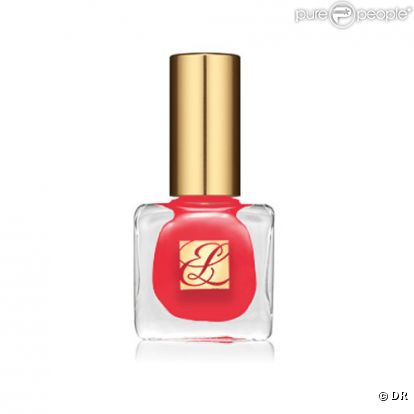 Pour un date 
 Osez le vernis rouge incendiaire. Couleur glamour par excellence, elle sera la touche finale élégante de votre look. 
 Vernis à ongles Pure Color Pure Red, Estée Lauder, 19,50 €. 