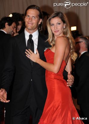 Tom Brady et Gisele Bündchen : ils forment le couple qui a gagné le plus d'argent cette année !  Leur gain ? 76 millions de dollars en 12 mois 