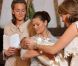 Victoria de Suède au baptême de sa filleule la princesse Eleonore de Belgique, le 14 juin 2008.
La princesse Victoria de Suède est enceinte de son premier enfant, dont la naissance est attendue pour mars 2012. Mais l'héritière suédoise a déjà une solide expérience de marraine !