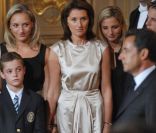 Cécilia ex-Sarkozy, ses filles Judith et Jeanne-Marie, son fils Louis, ainsi que Nicolas Sarkozy. Mai 2007 