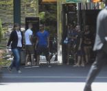M. Pokora et Shy'm surpris à la sortie d'un hôtel portugais... La preuve d'une relation amoureuse ?
