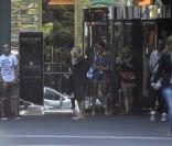 M. Pokora et Shy'm surpris à la sortie d'un hôtel portugais... La preuve d'une relation amoureuse ?