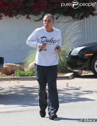 Tony Danza dans les rues de Malibu le 12 août 2011