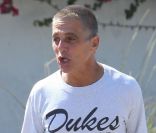 Tony Danza dans les rues de Malibu le 12 août 2011