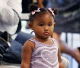 Christina Milian fait du shopping avec sa fille Violet dans West Hollywood le 30 août 2011