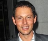 Frédéric Bouraly et Valérie Karsenti à la conférence de rentrée de M6, à Neuilly le 1er septembre