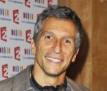 Nagui, tout sourire, à la conférence de presse de rentrée de France 2 au Théâtre du Rond-Point des Champs Élysées à Paris, le 5 août 2011
