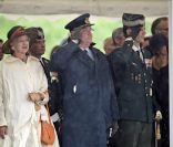  Le prince Henrik et le prince Joachim au garde-à-vous. 
 La famille royale danoise était rassemblée à la citadelle (Kastellet) de Copenhague, lundi 5 septembre 2011, pour un hommage aux soldats danois tombés au champ d'honneur en oeuvrant pour la paix au sine de l'ONU ou de l'OTAN. 