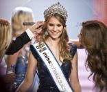Kerstin Cook, Miss Suisse 2011, lors de son élection.