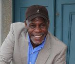 Danny Glover inaugure la cabine de plage à son nom sur les planches, lors du festival de Deauville le 7 septembre 2011