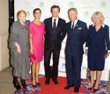  Le prince Charles et Camilla étaient ravis de la venue de l'acteur Colin Firth avec son épouse Livia. 
 Les people étaient au rendez-vous à La Galleria, à Londres, le 7 septembre 2011, pour le vernissage de l'exposition Wool Modern (Laine Moderne), opération de communication du programme de promotion de la laine enclenché en octobre 2010 par le prince Charles. 