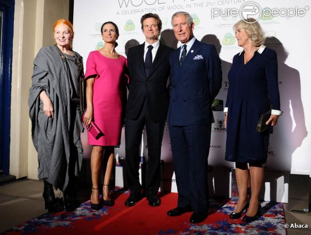  Le prince Charles et sa femme Camilla étaient ravis de la venue de l'acteur Colin Firth avec son épouse Livia. 
 Les people étaient au rendez-vous à La Galleria, à Londres, le 7 septembre 2011, pour le vernissage de l'exposition Wool Modern (Laine Moderne), opération de communication du programme de promotion de la laine enclenché en octobre 2010 par le prince Charles. 